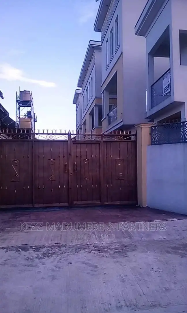 4bdrm Duplex in Dr Peter Odili, Port for sale