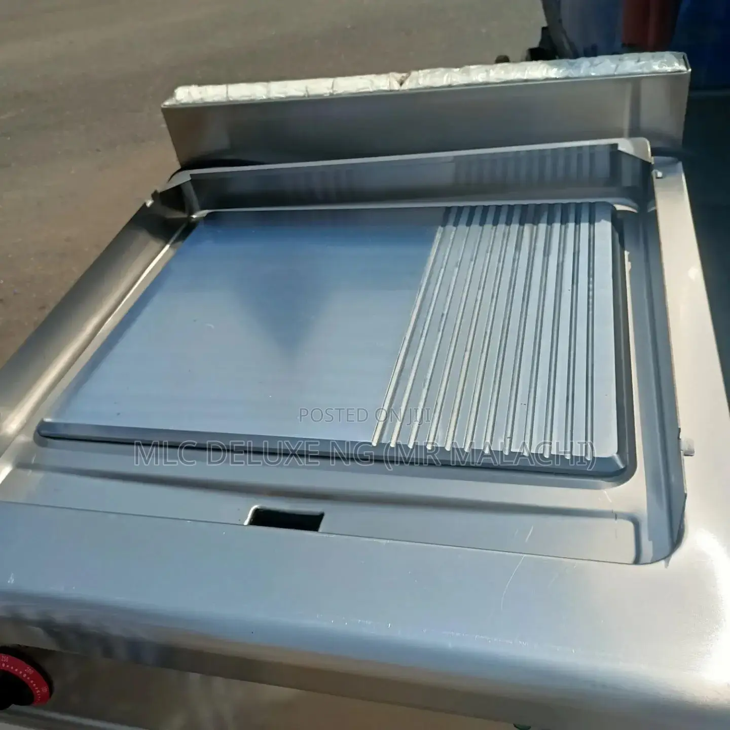 Standing (Rough and Smooth Style) Griddle/Grill With Cabinet