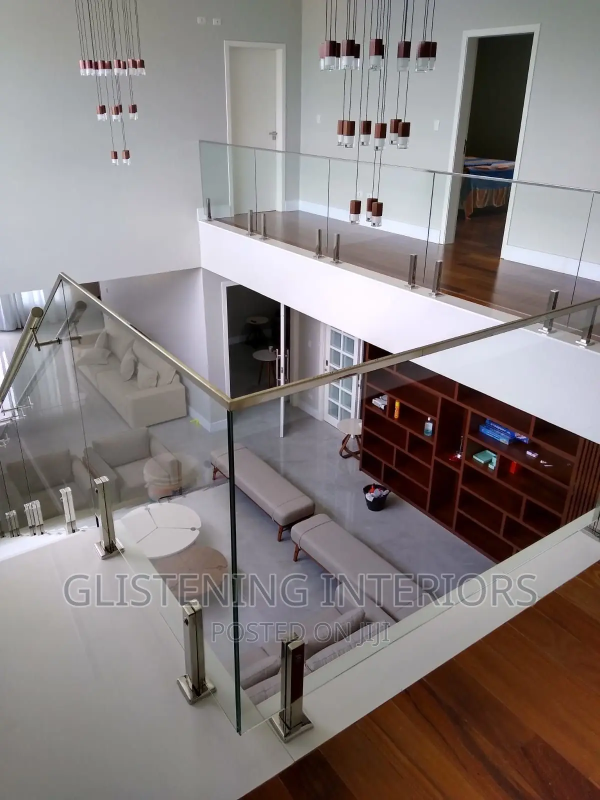Modern Staircase Design With a 10mm Tempered Glass