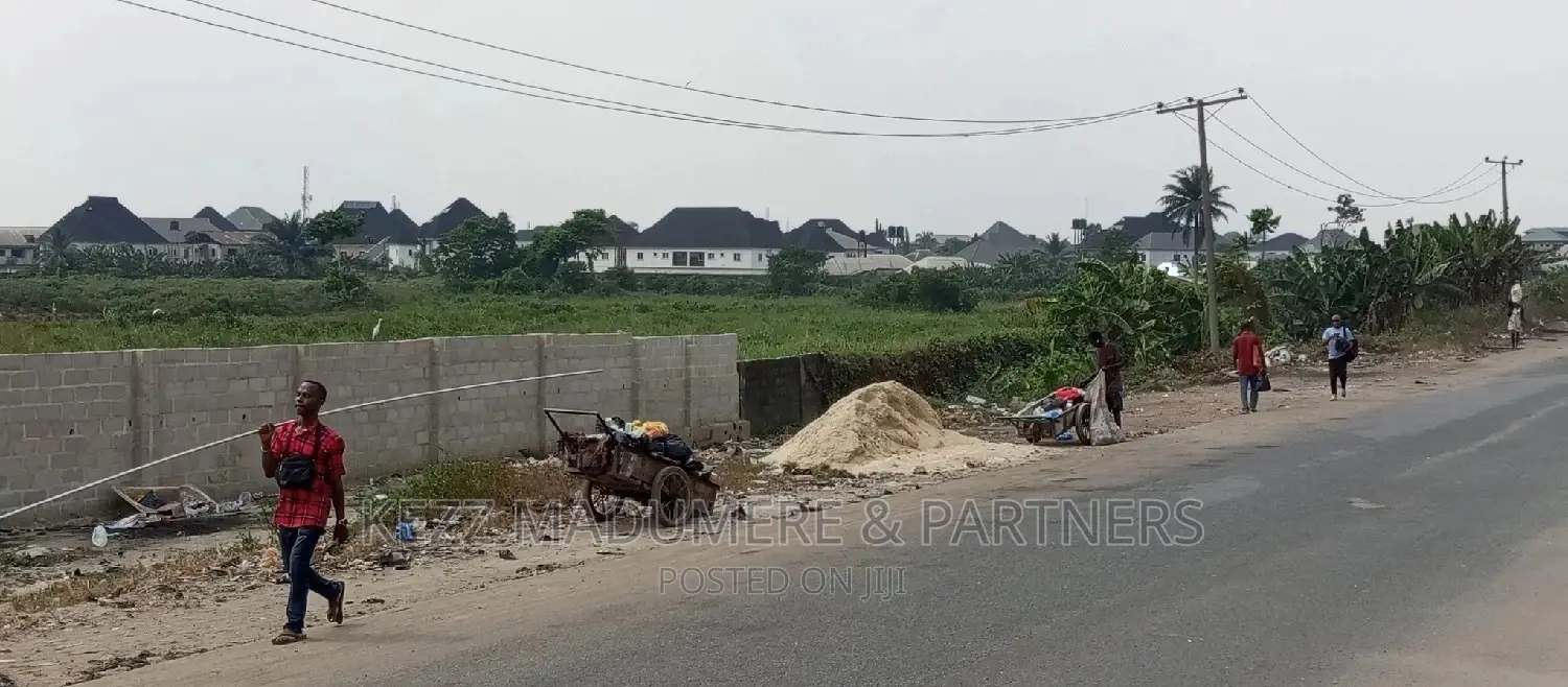 For Sale : 100 Plots With Deed