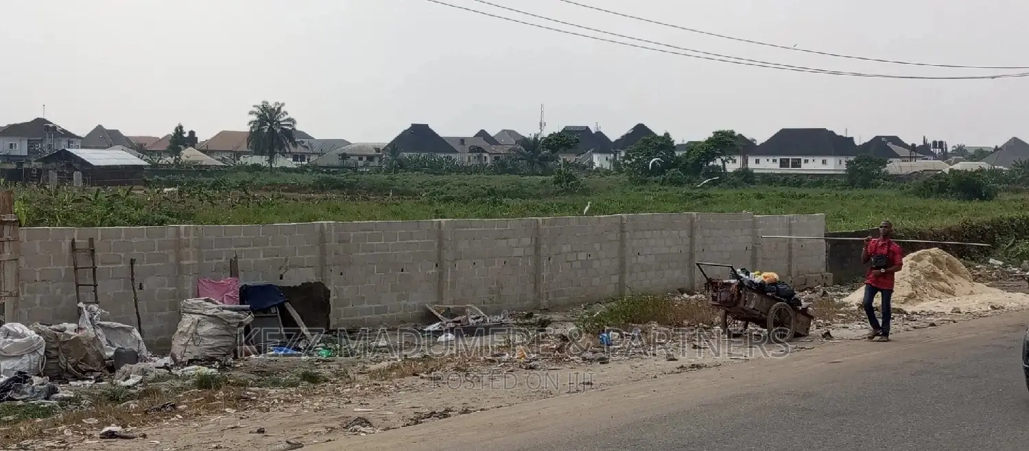 For Sale : 100 Plots With Deed