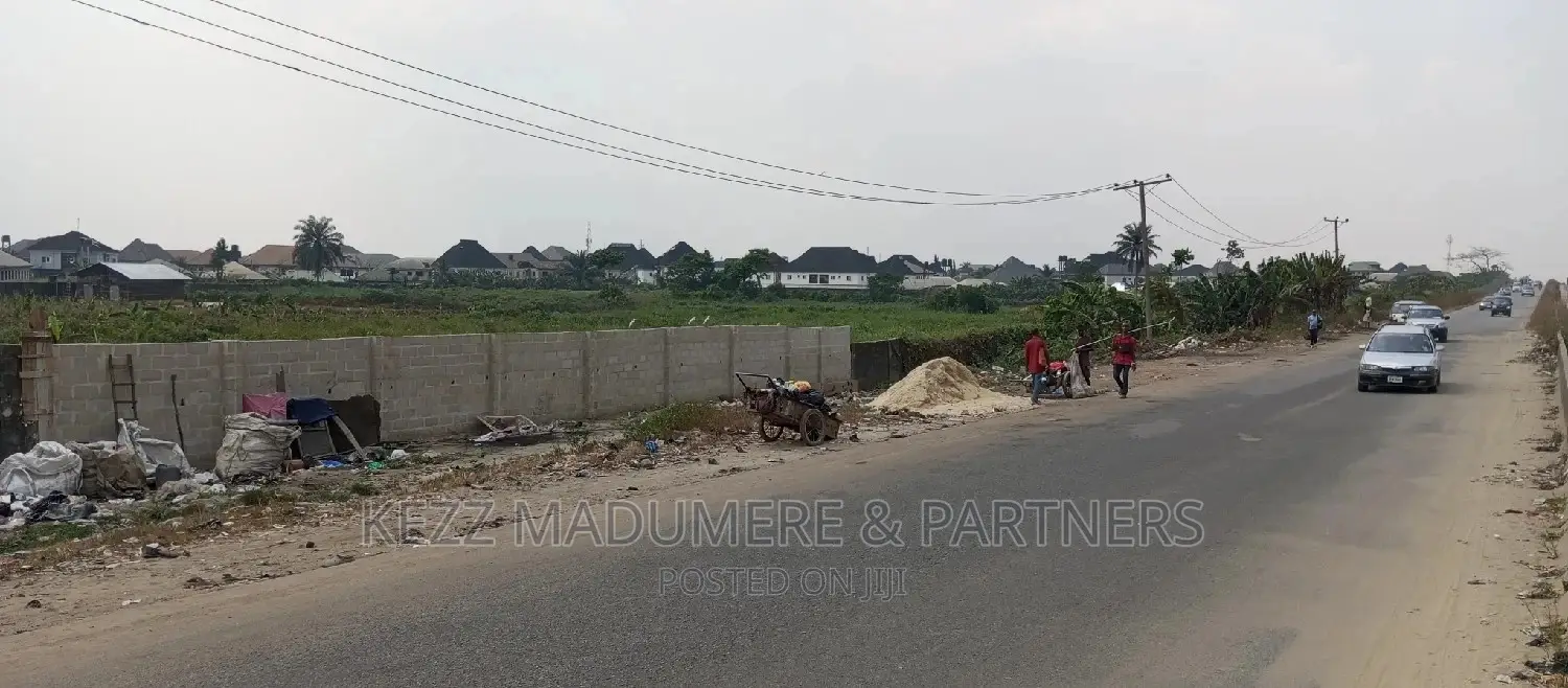 For Sale : 100 Plots With Deed