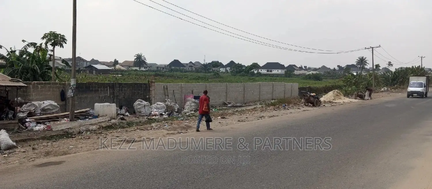 For Sale : 100 Plots With Deed