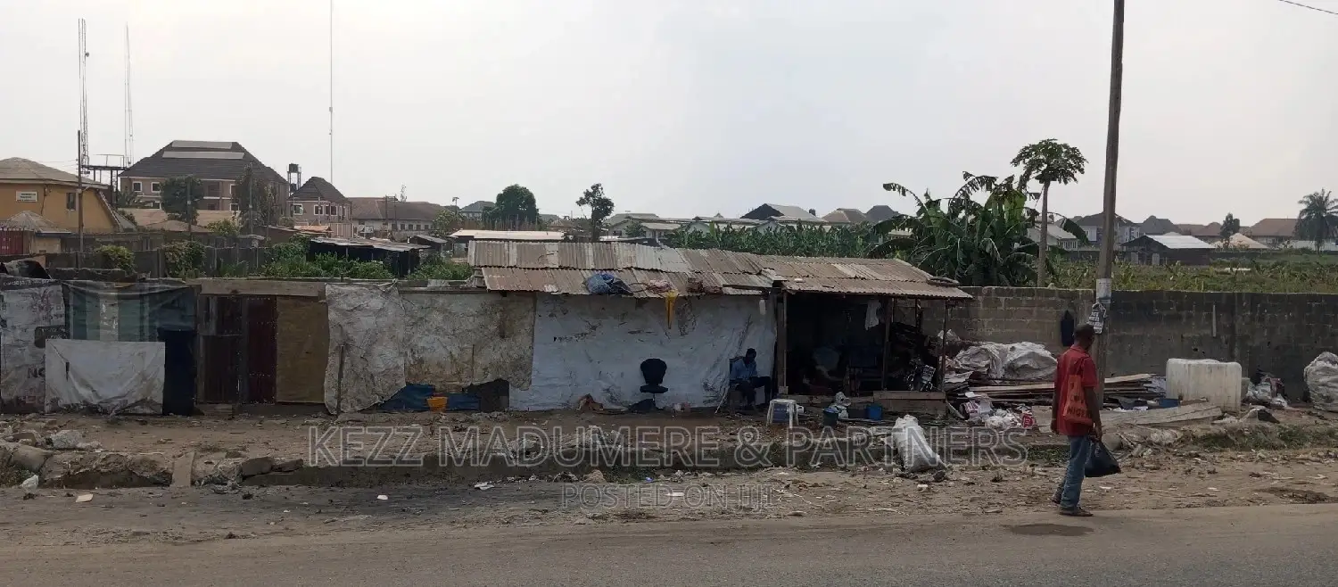 For Sale : 100 Plots With Deed