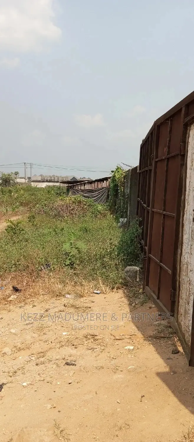 For Sale: Cornerpiece 100 Plots With Cofo