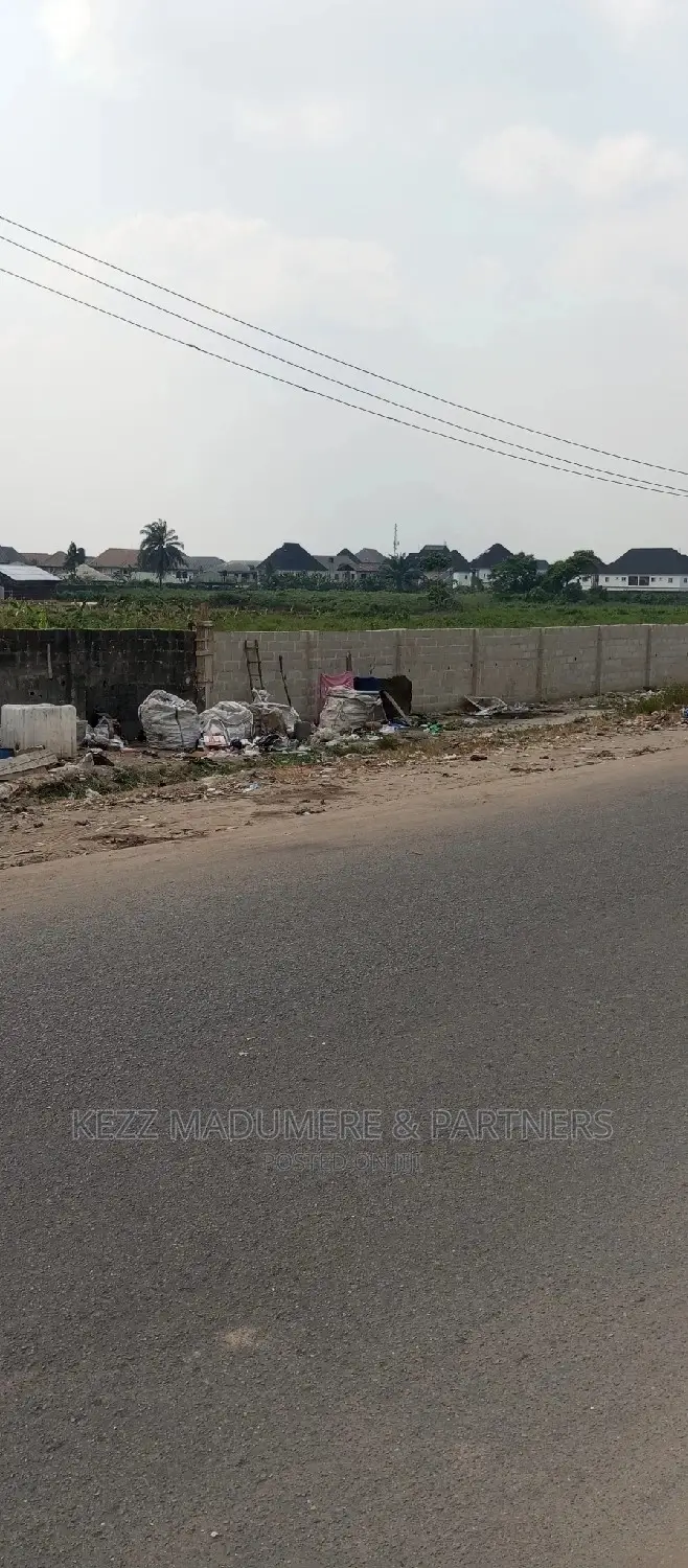 For Sale: Cornerpiece 100 Plots With Cofo