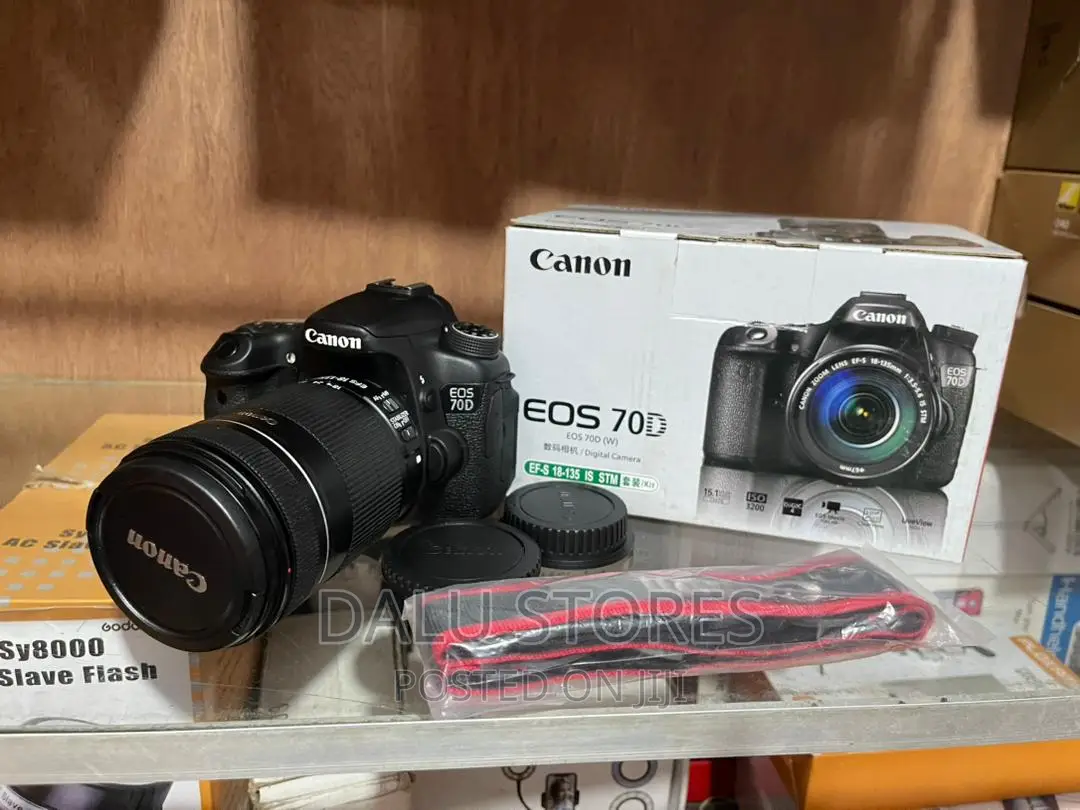 Canon EOS 70D Camera With 18-135mm Lens