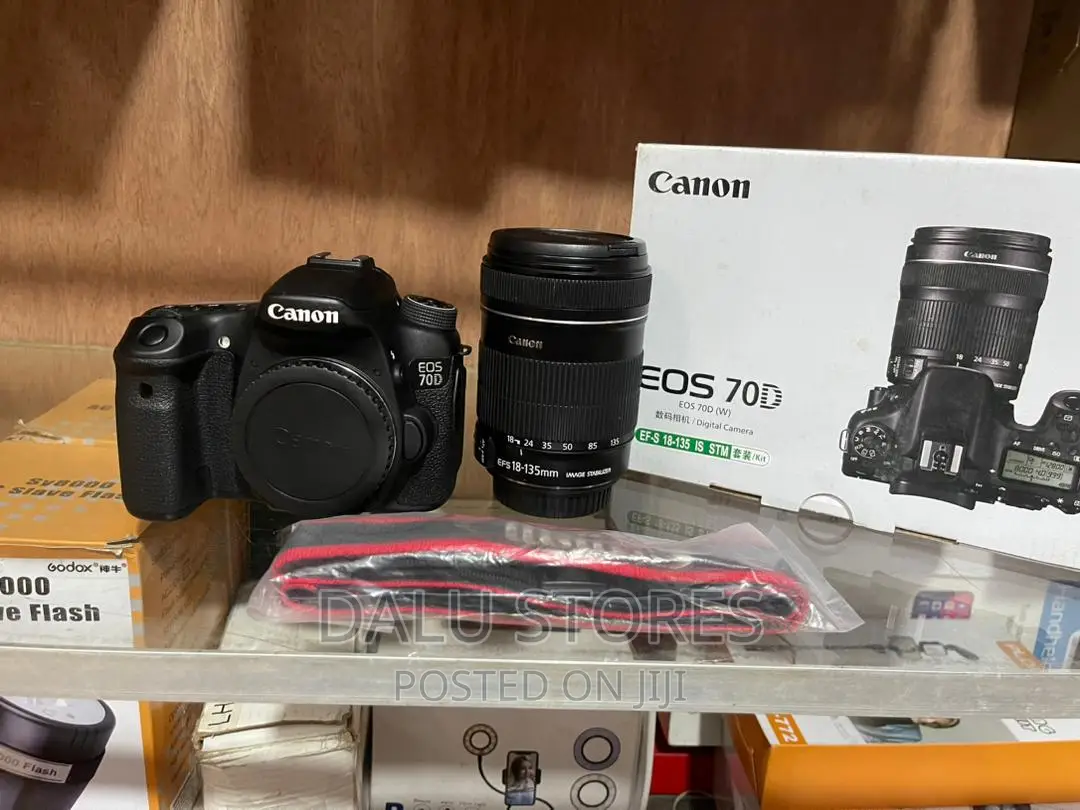 Canon EOS 70D Camera With 18-135mm Lens