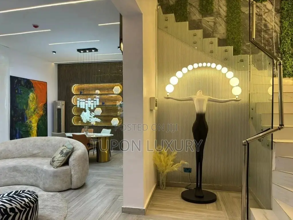 Self Compound: Luxury 4 Bedroom Duplex With Snooker Ps5