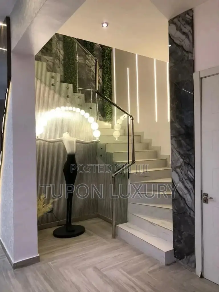 Self Compound: Luxury 4 Bedroom Duplex With Snooker Ps5