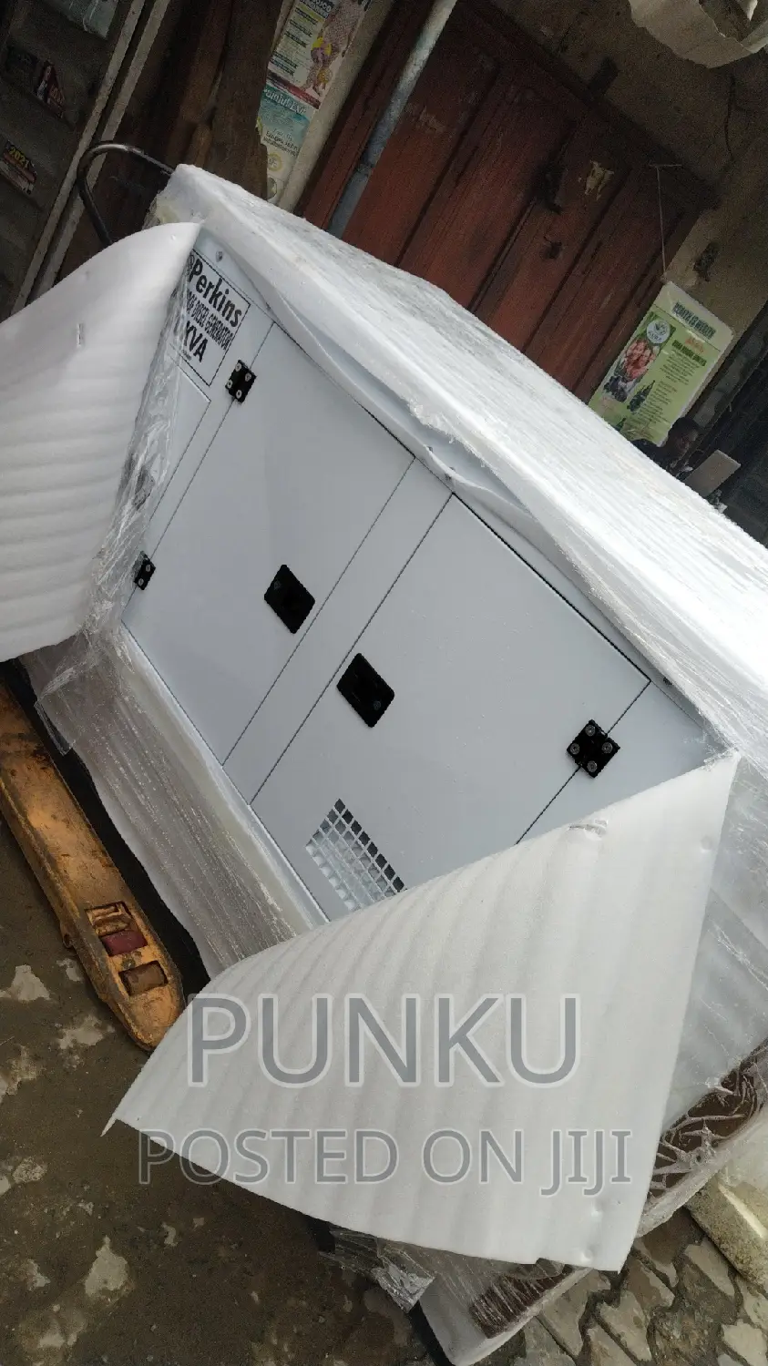 £20kva£ Perkins Pure Copper Generator With 2 Years Warranty