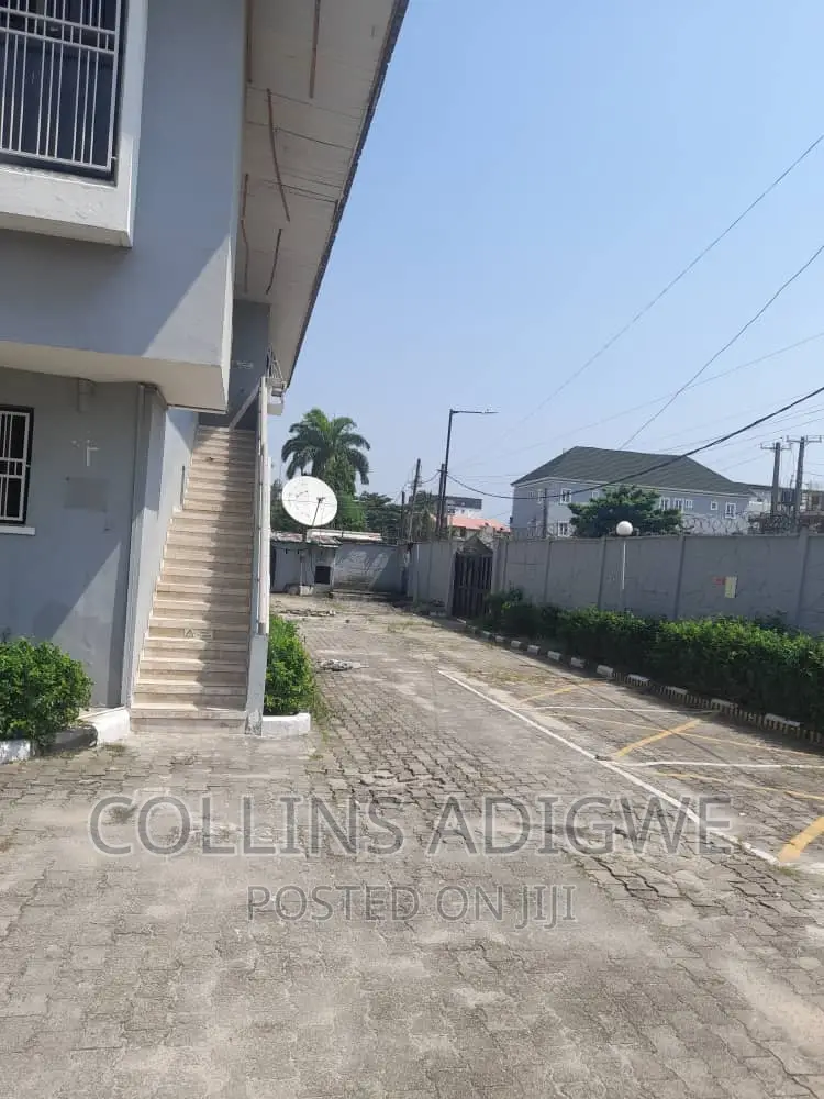 8bdrm Duplex in Victoria Island for sale