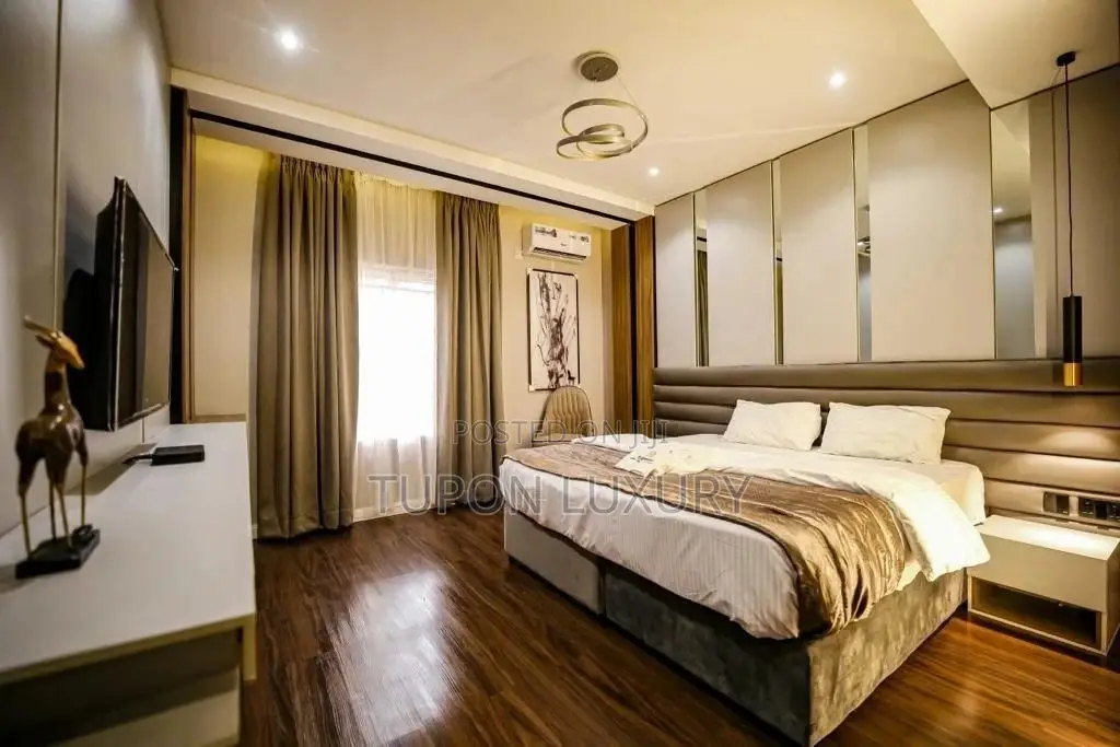 Three Bedroom Flat With a Snooker Board, Chevron.