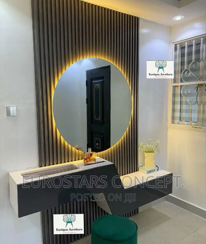 Round Luxury Mirror With 3 Colours LED Lights