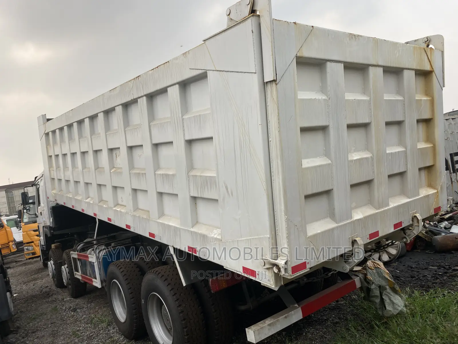 Howo 375 , 12tyres White Bucket