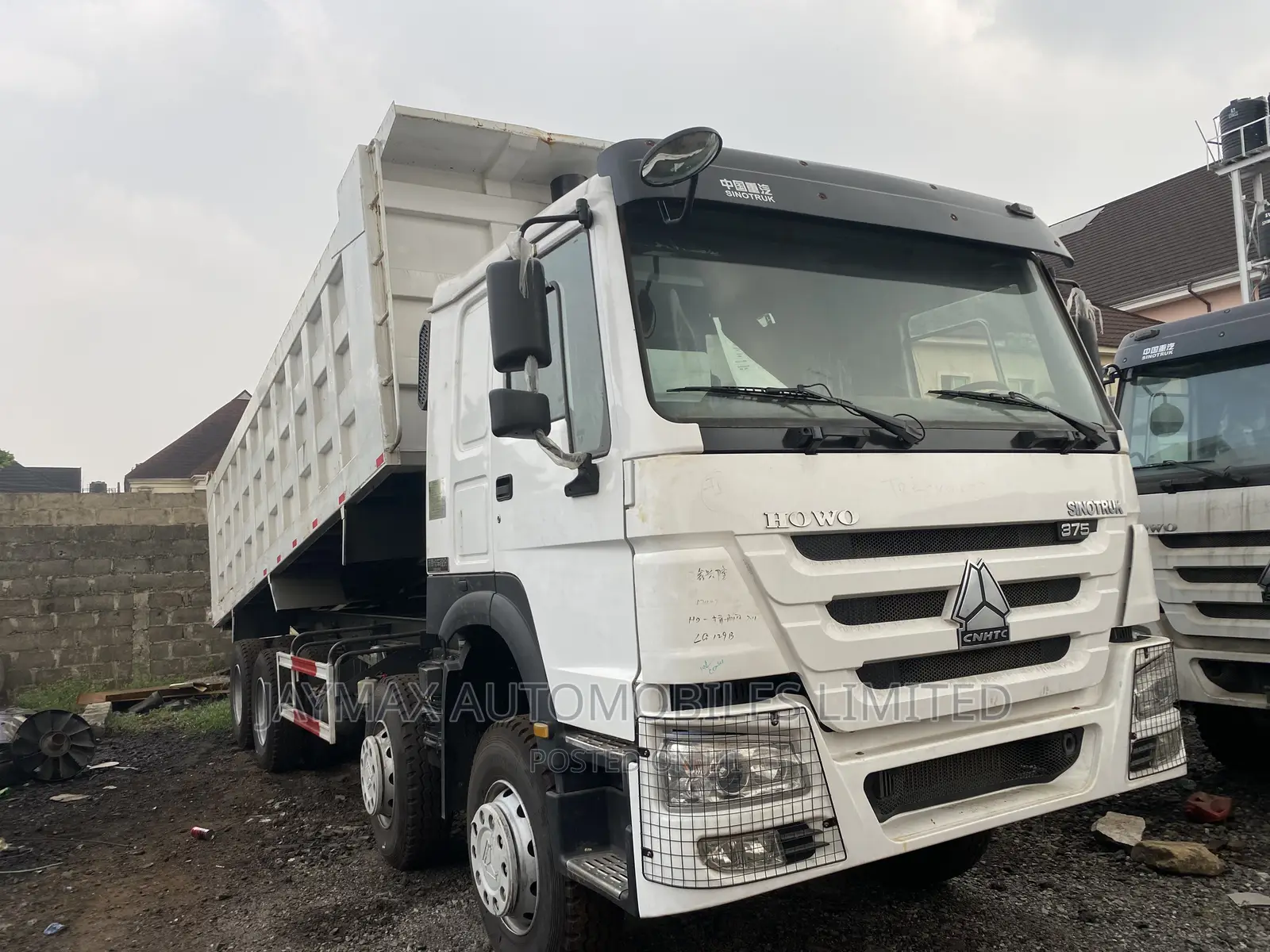 Howo 375 , 12tyres White Bucket