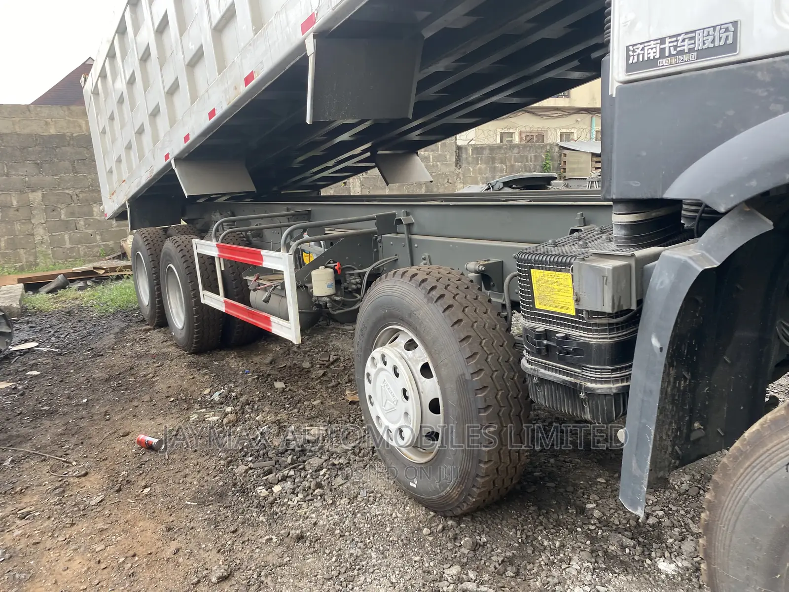 Howo 375 , 12tyres White Bucket