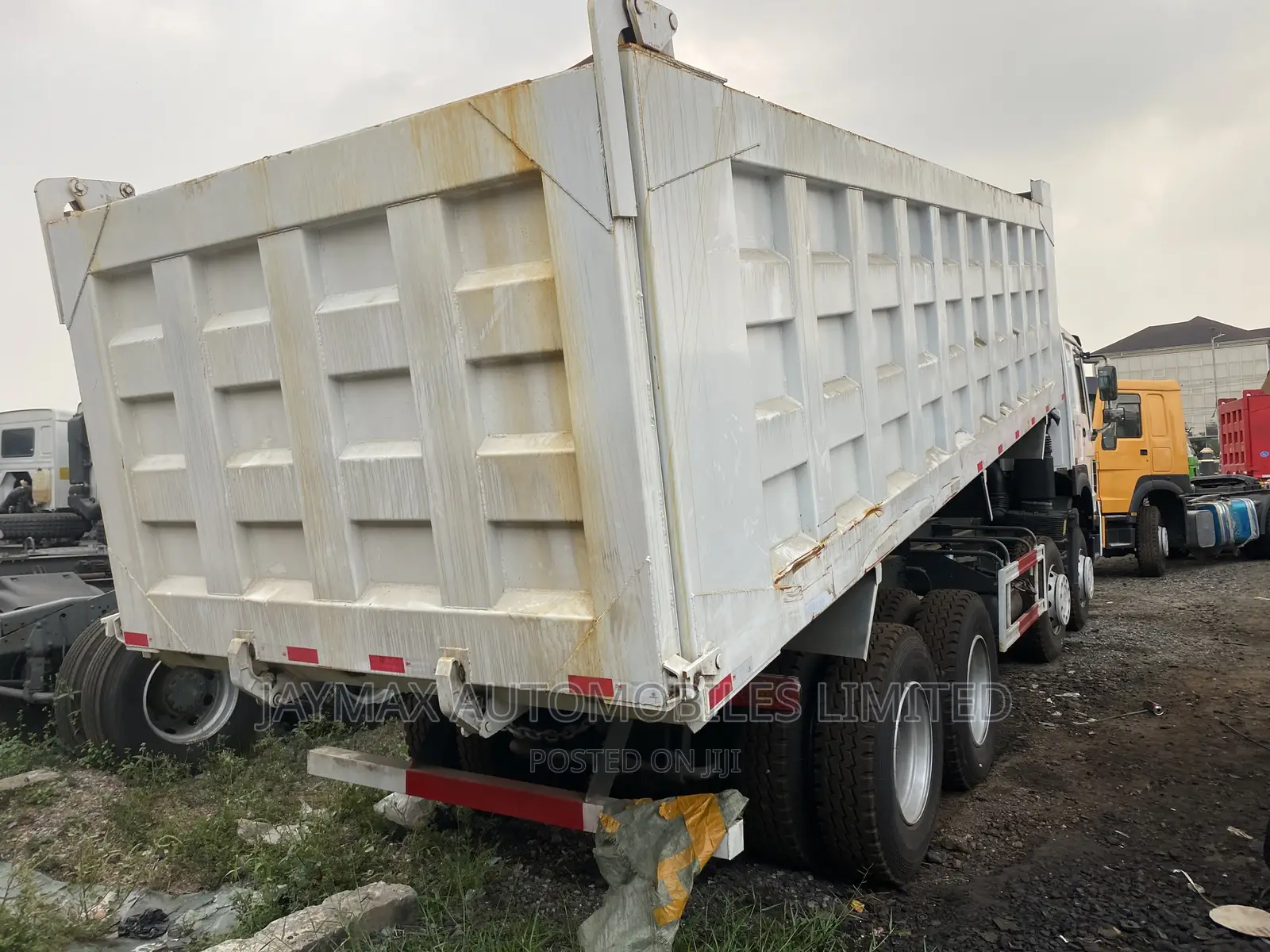 Howo 375 , 12tyres White Bucket