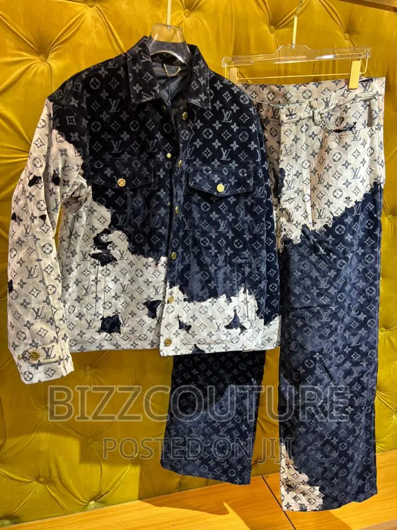Original LOUIS VUITTON Jeans Up DOWN Available in Store