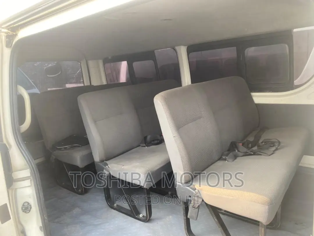 Toyota HiAce 2015 White