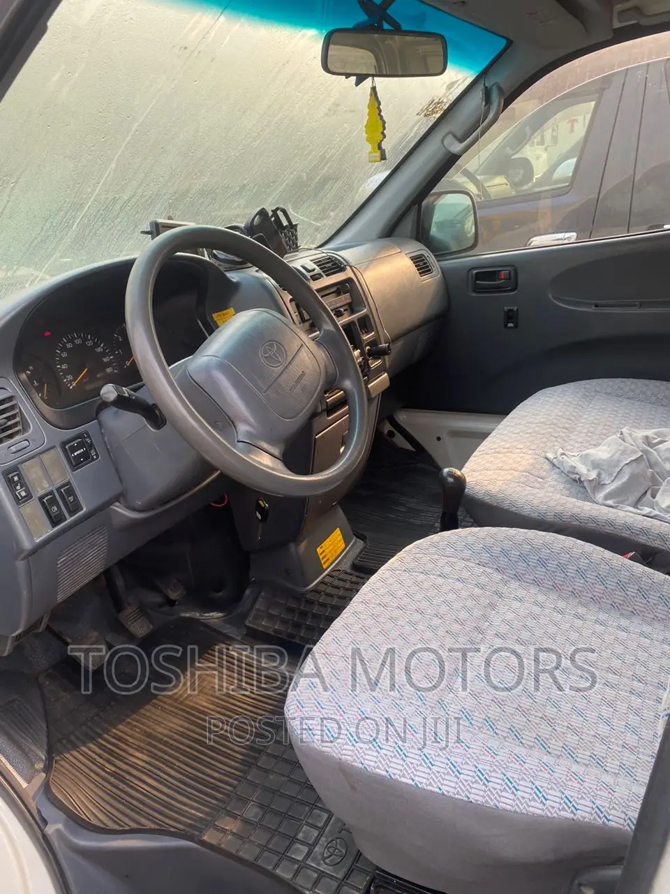 Toyota HiAce 2004 White