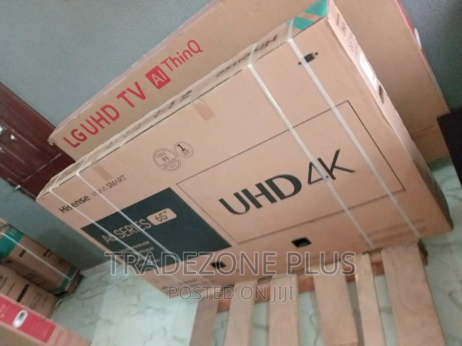 Bluetooth+ 65" Hisense Smart TV