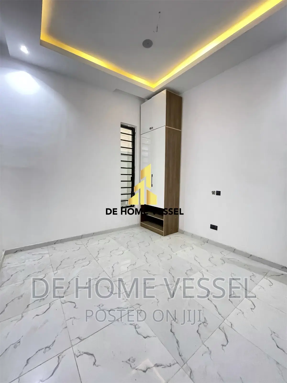 5bdrm Duplex in Chevron for sale
