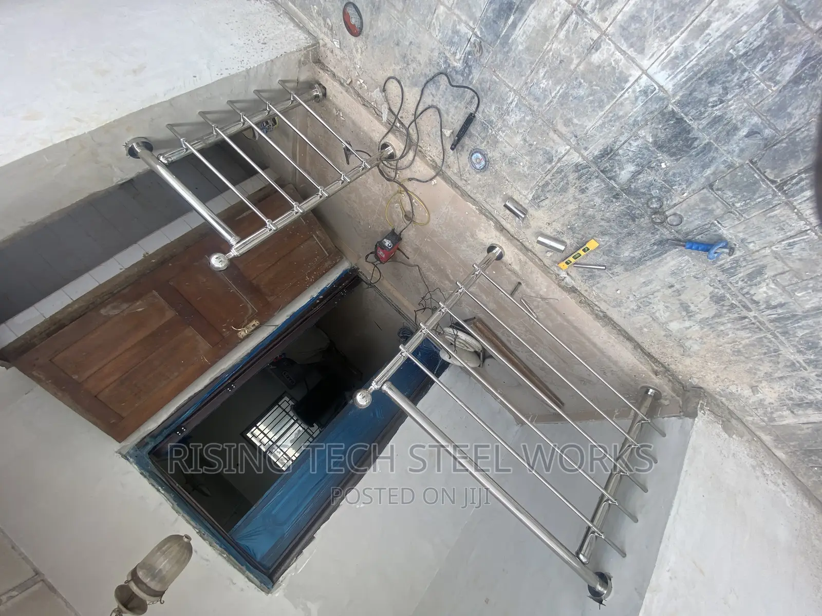Quality Stainless Hand Rail. Available in Different Designs,