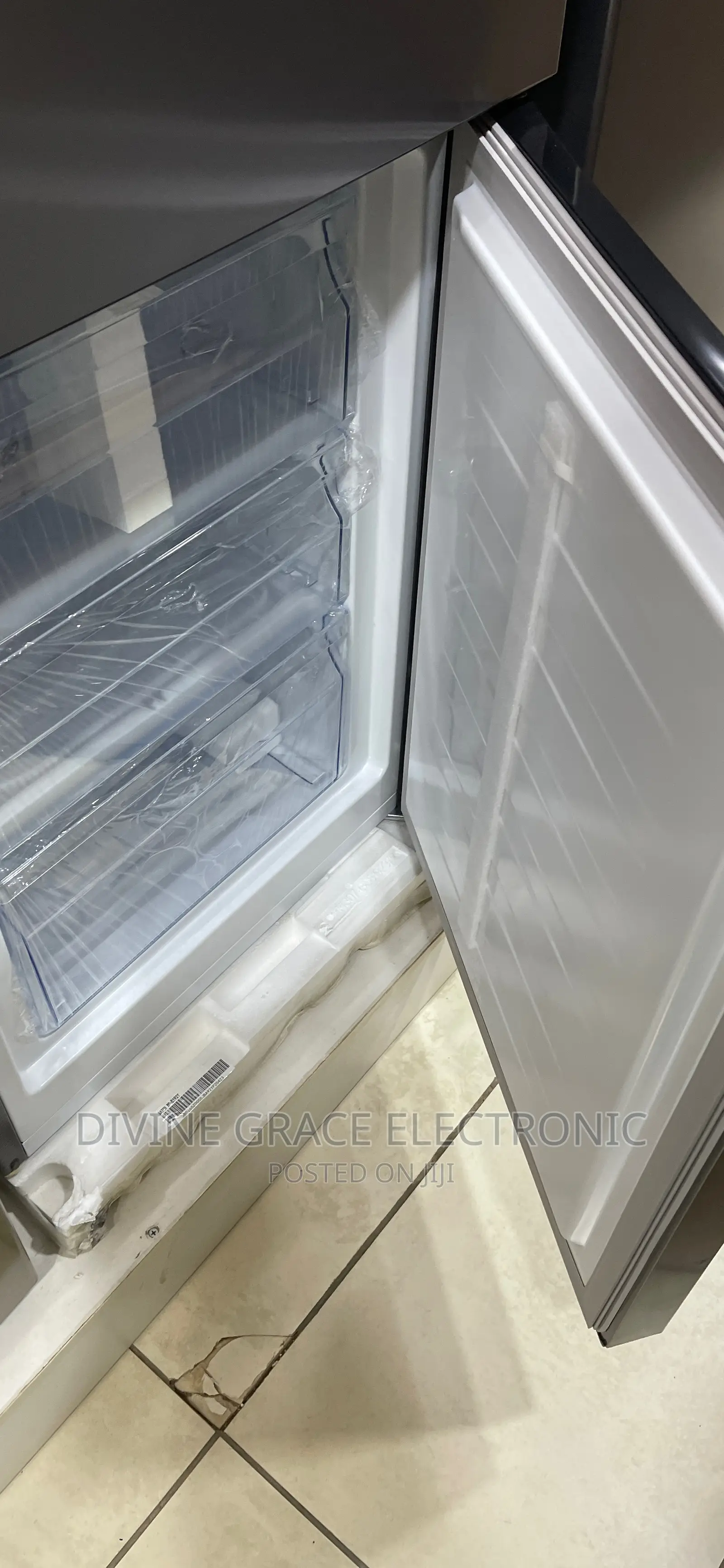 264litres Hisense Double Door Water Dispenser Refrigertor