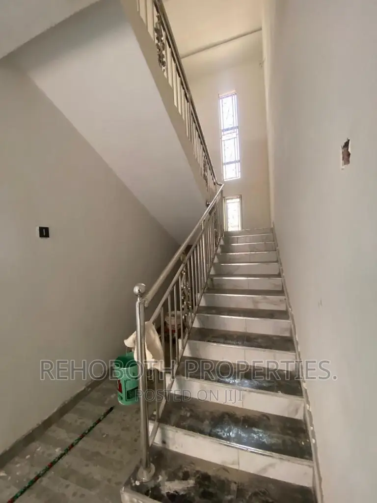 4bdrm Duplex in Kolapo Ishola Gra, Ibadan for rent