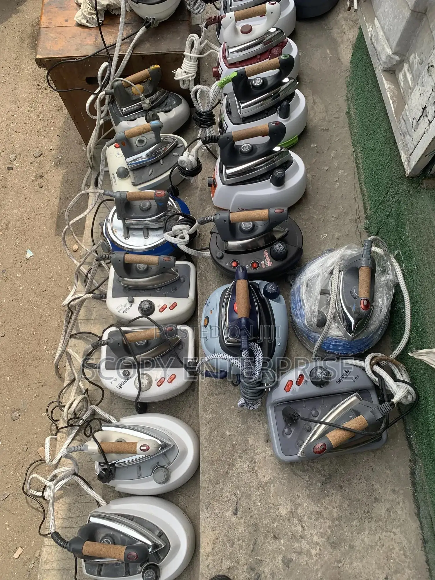 Industrial Steam Irons for Laundry and Fashion