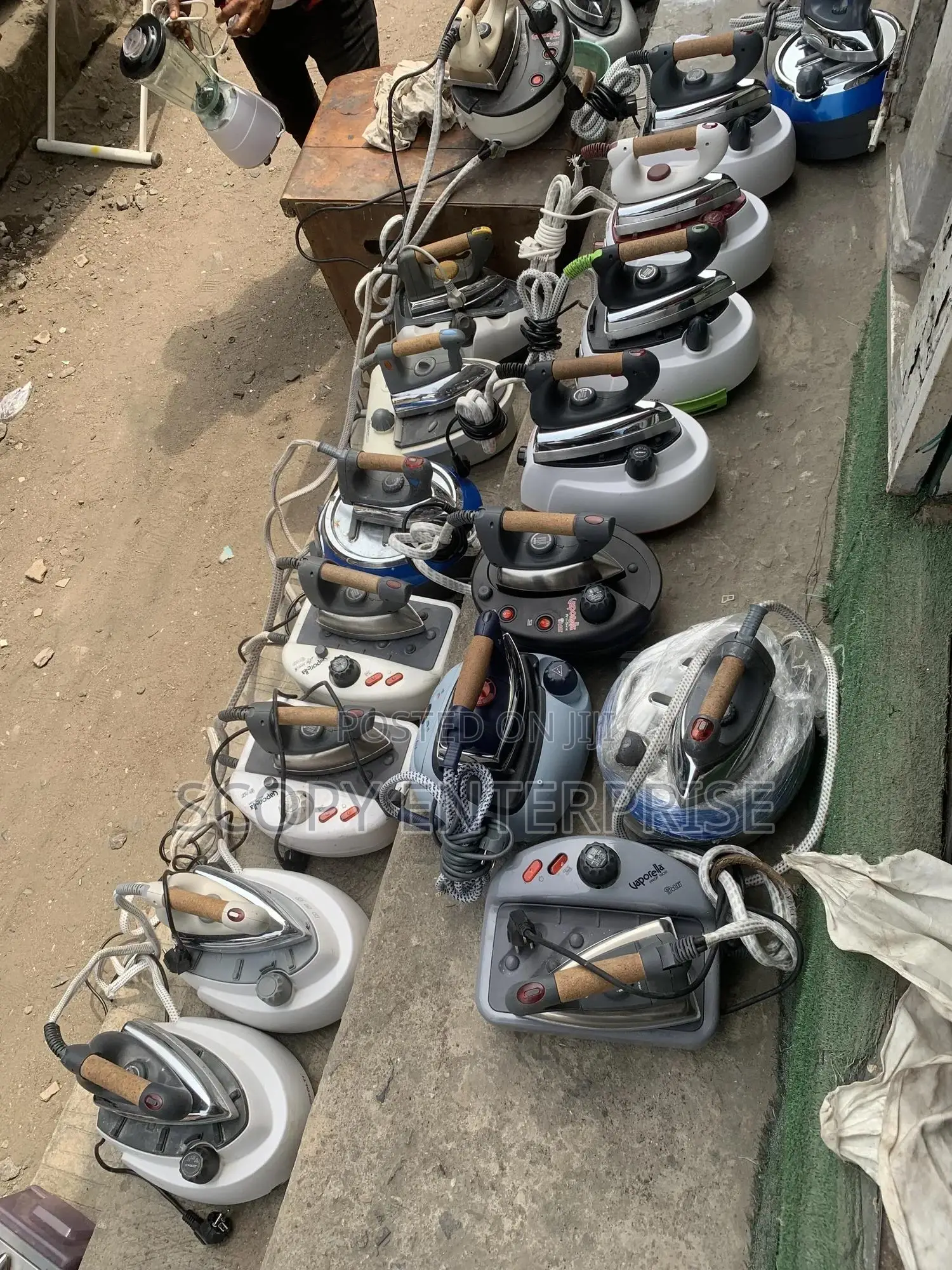 Industrial Steam Irons for Laundry and Fashion
