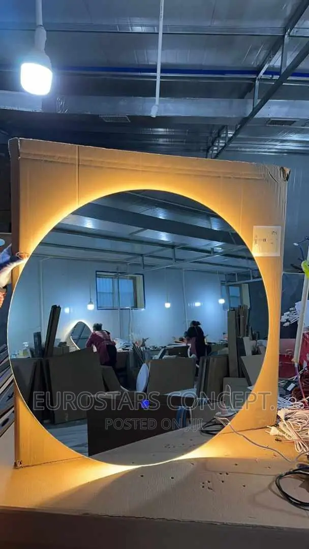 Round Luxury Mirror With 3 Colours Led Lights