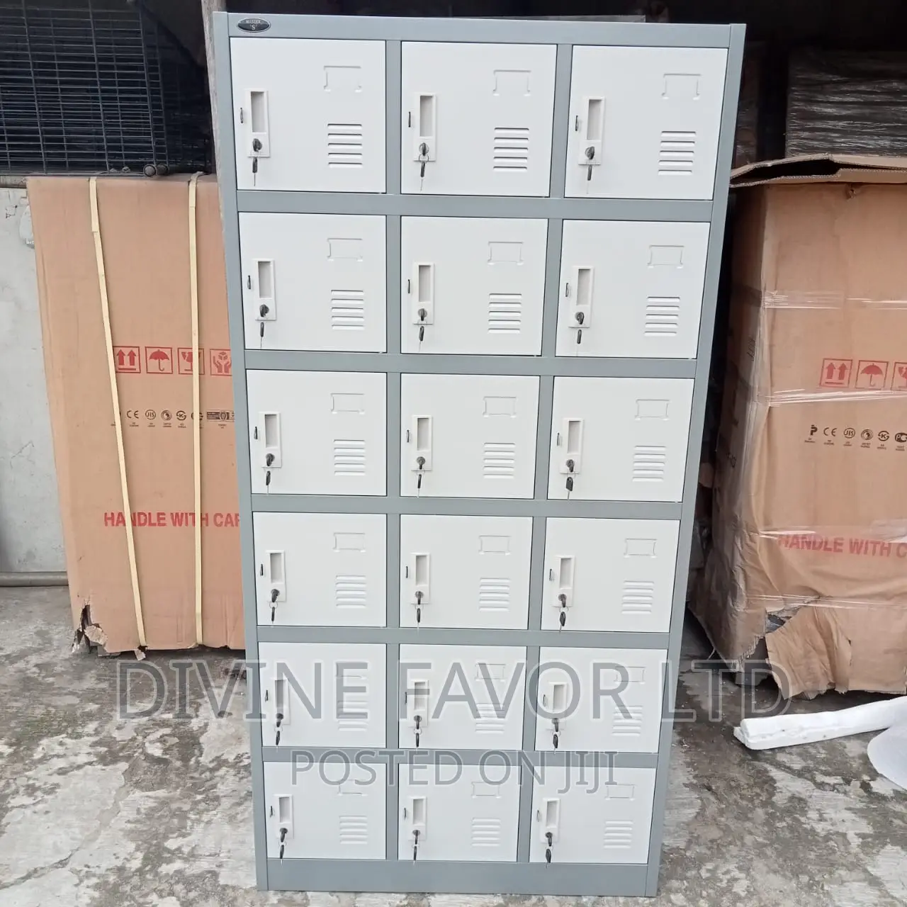 Metal Locker 18 Partitions Customers