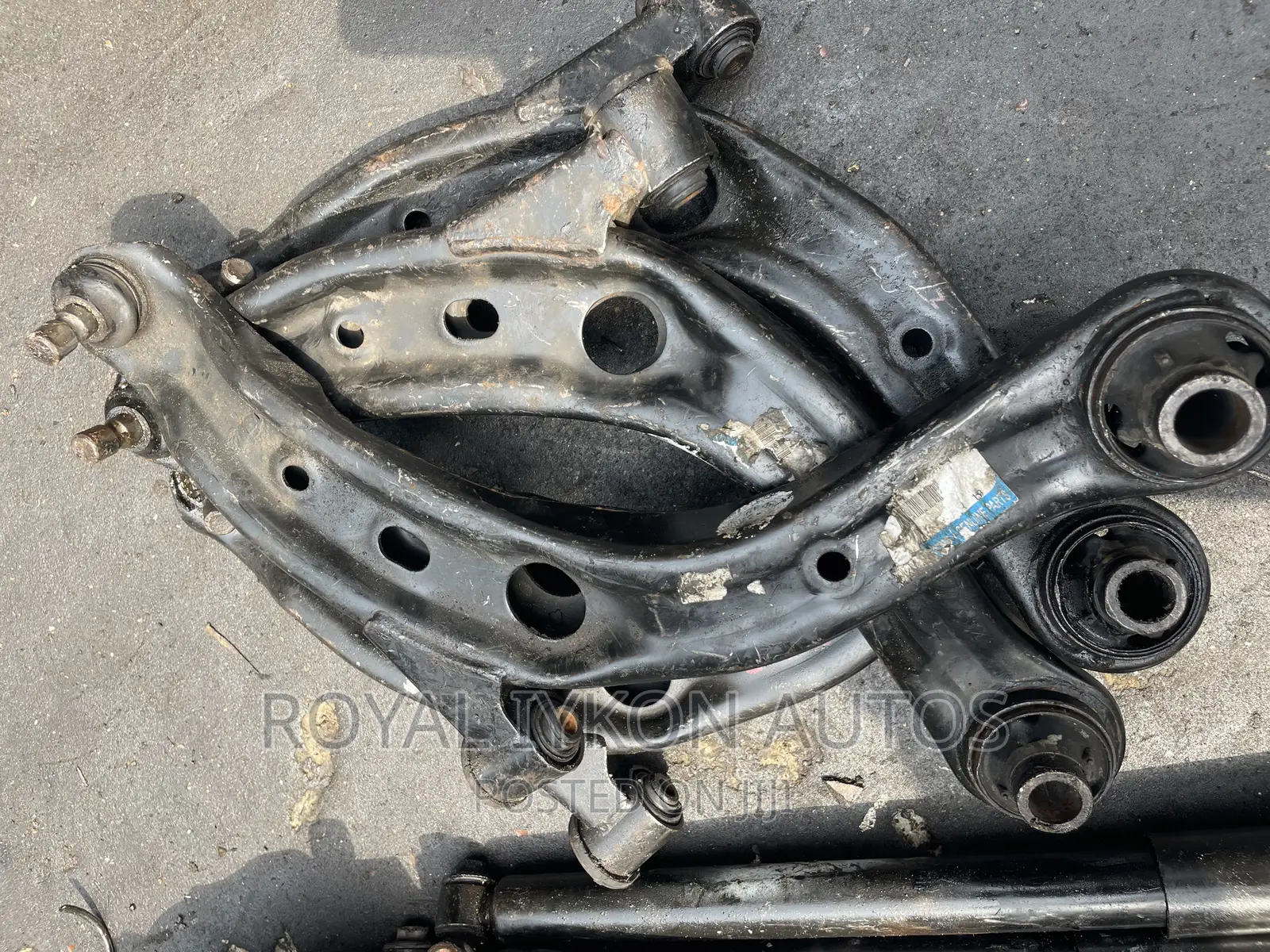 Low Arms Mazda MPV 2005