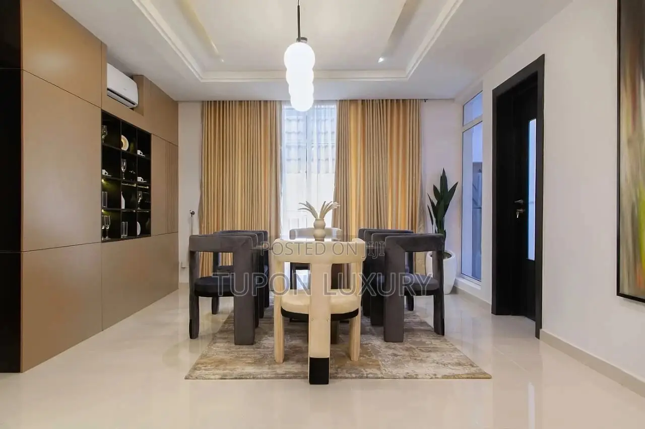 Luxury 3bdrm With Swimming Pool, in-House Cinema and Gym.