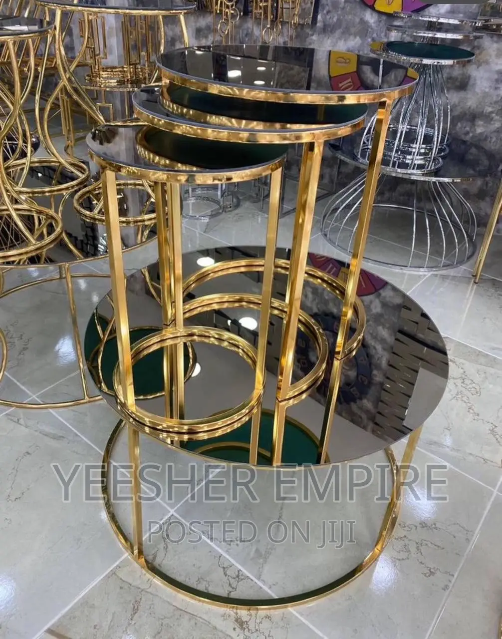 Luxury Glass Top Center Table With 3 Side Stools