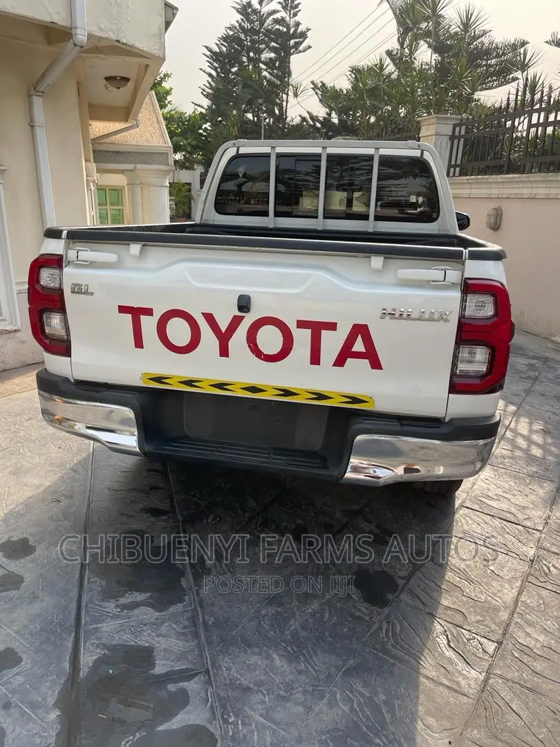 Toyota Hilux 2019 White