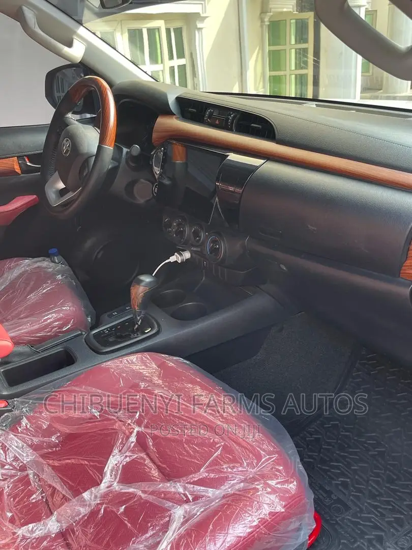 Toyota Hilux 2019 White