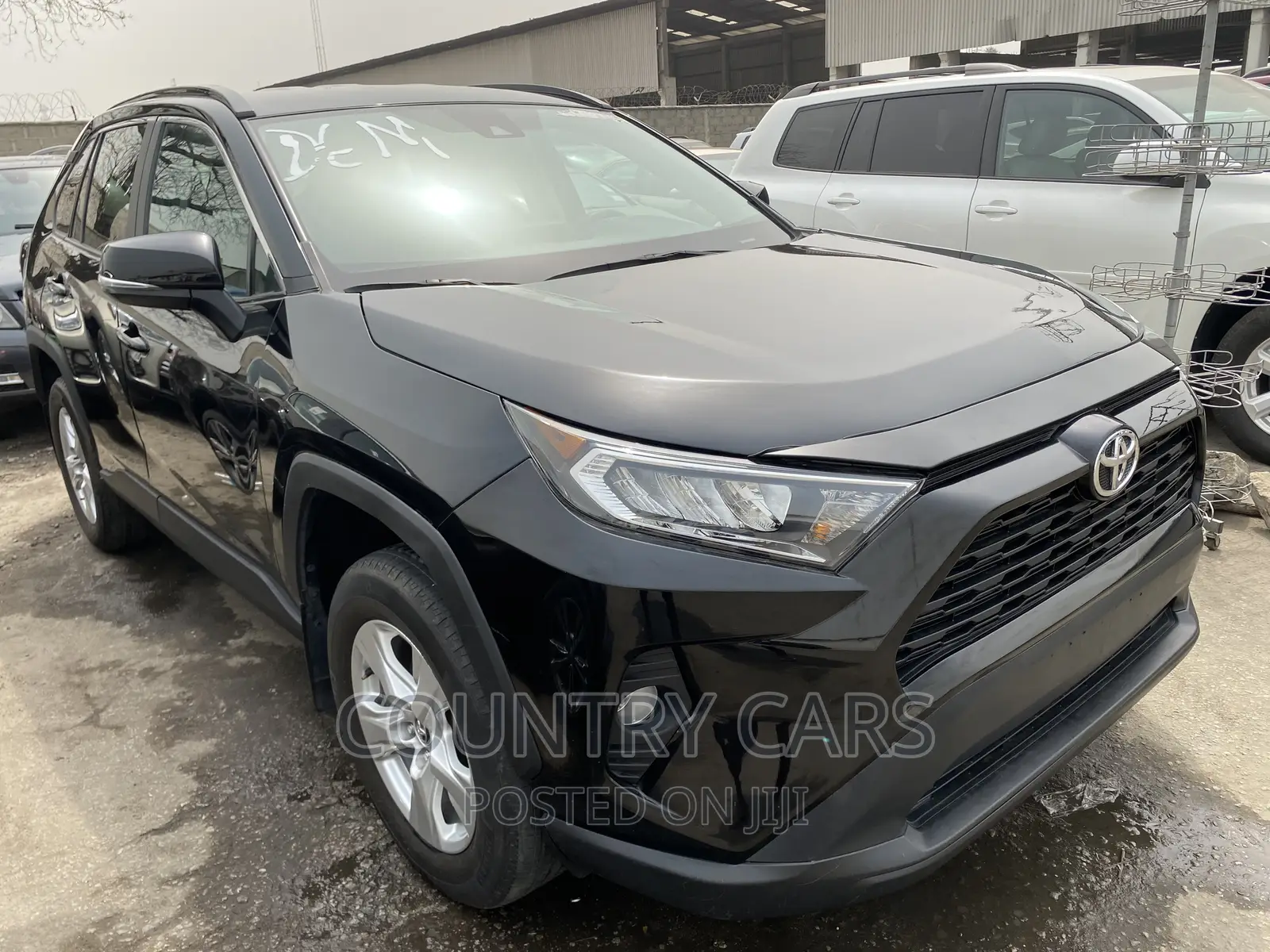 Toyota RAV4 XLE 2021 Black