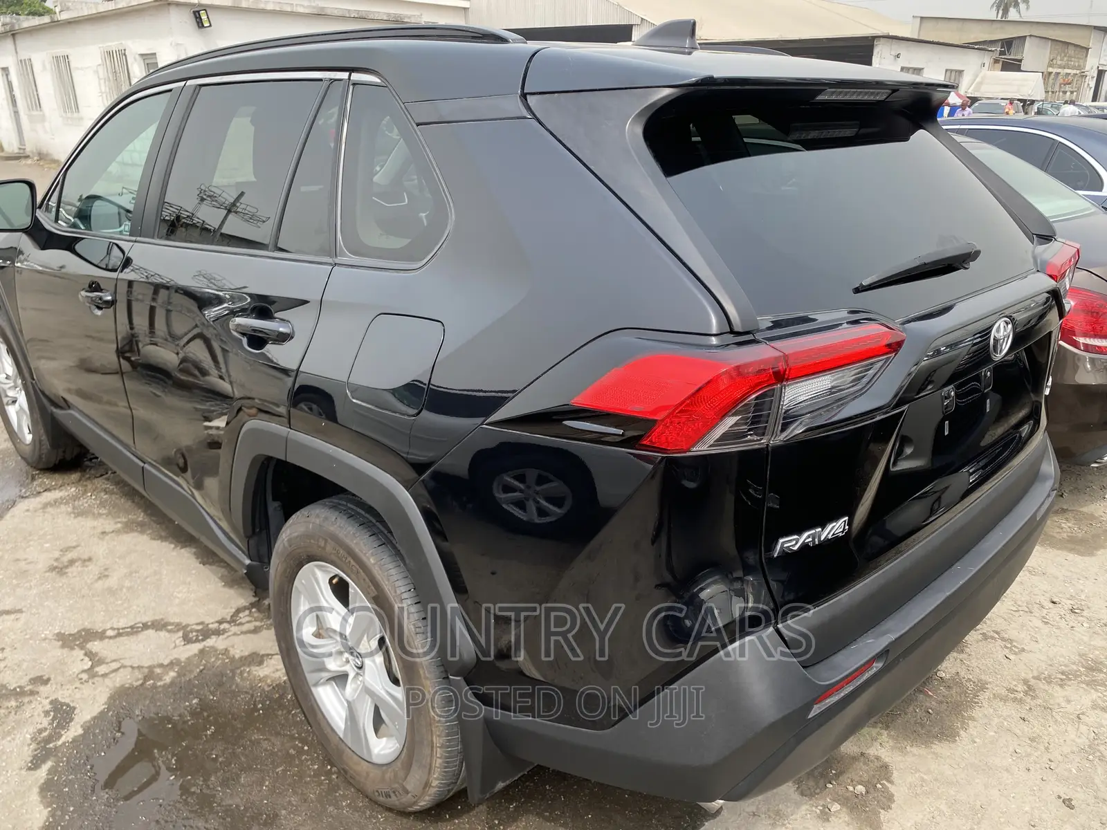 Toyota RAV4 XLE 2021 Black