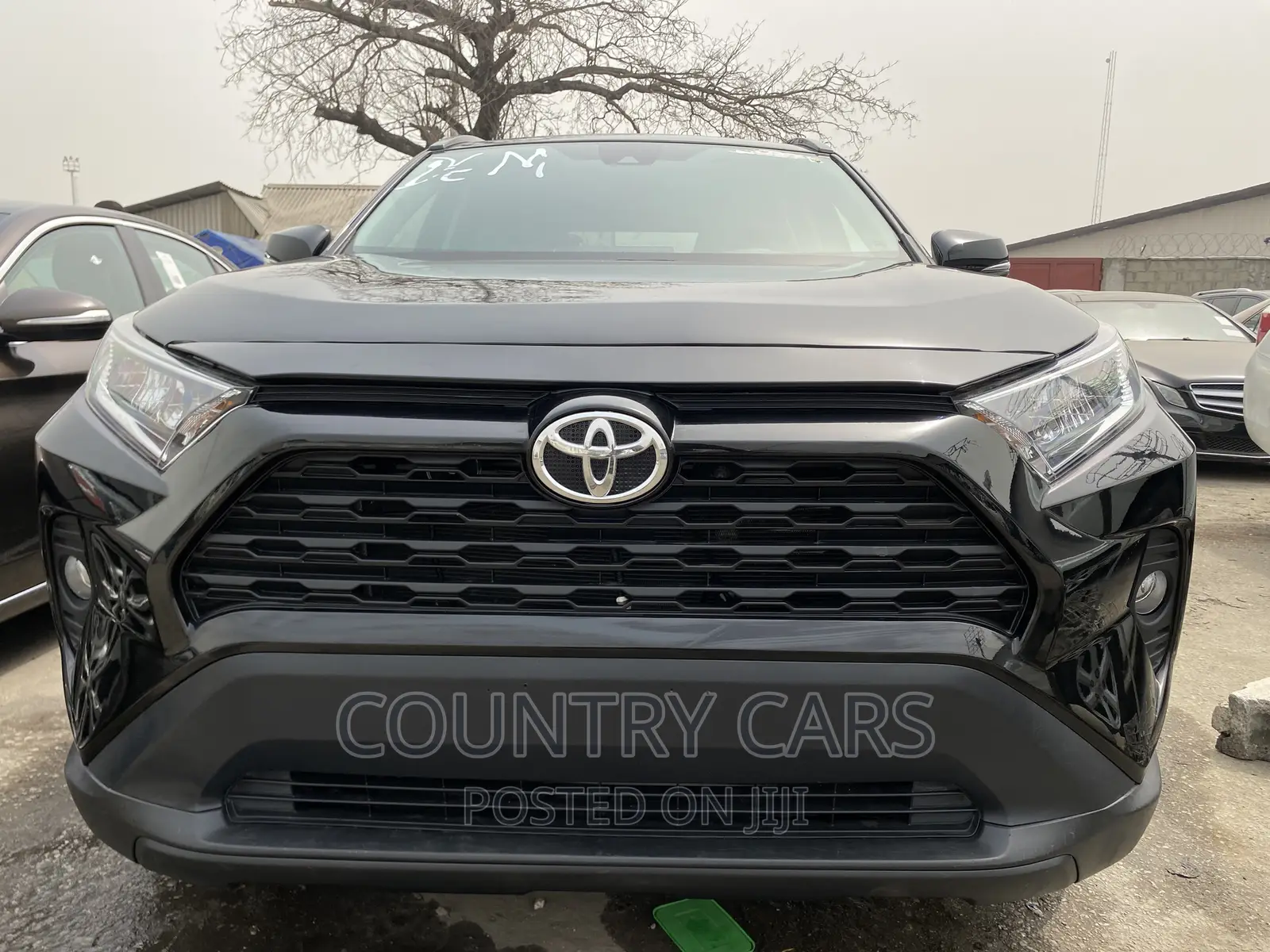 Toyota RAV4 XLE 2021 Black