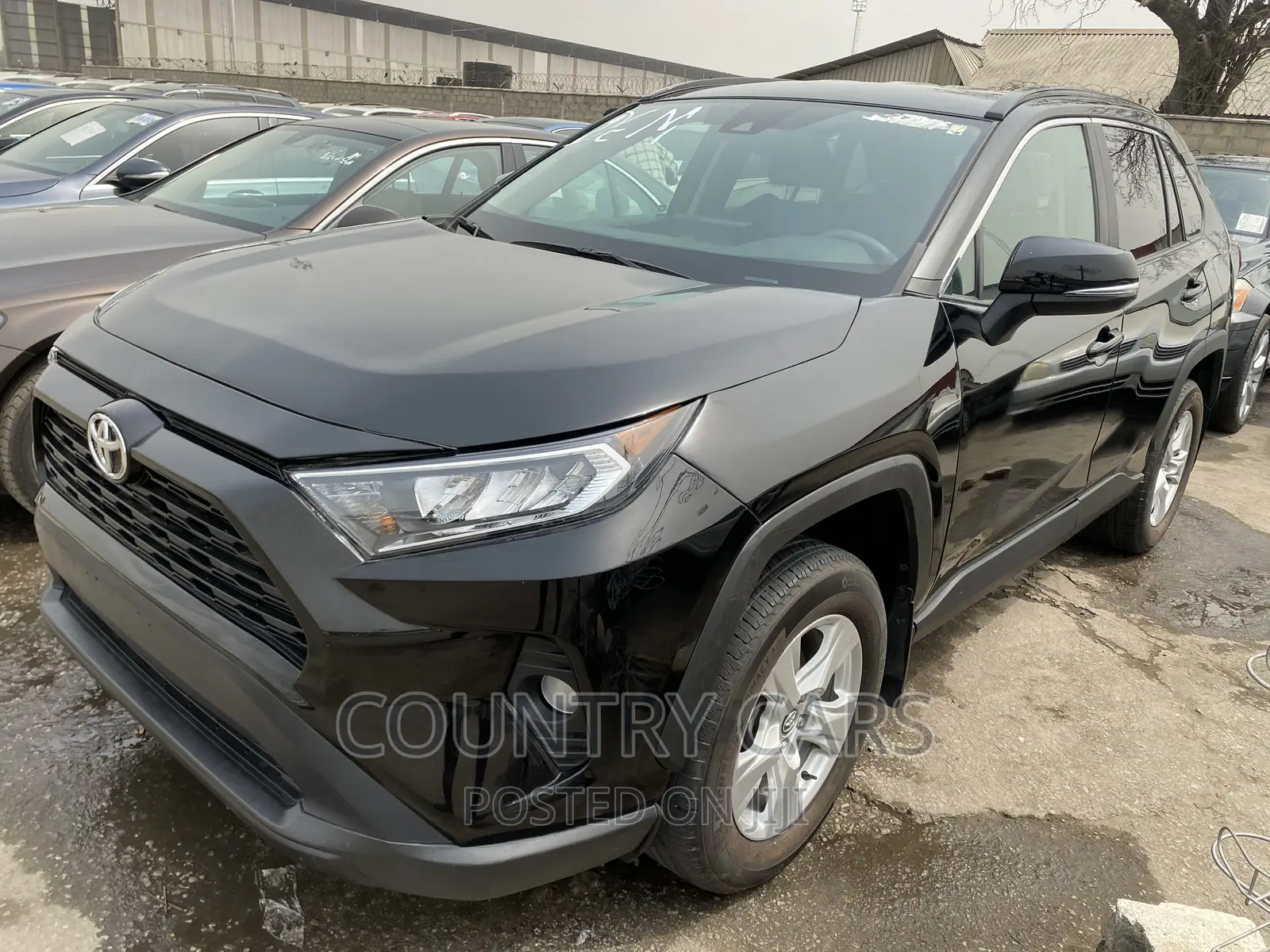 Toyota RAV4 XLE 2021 Black