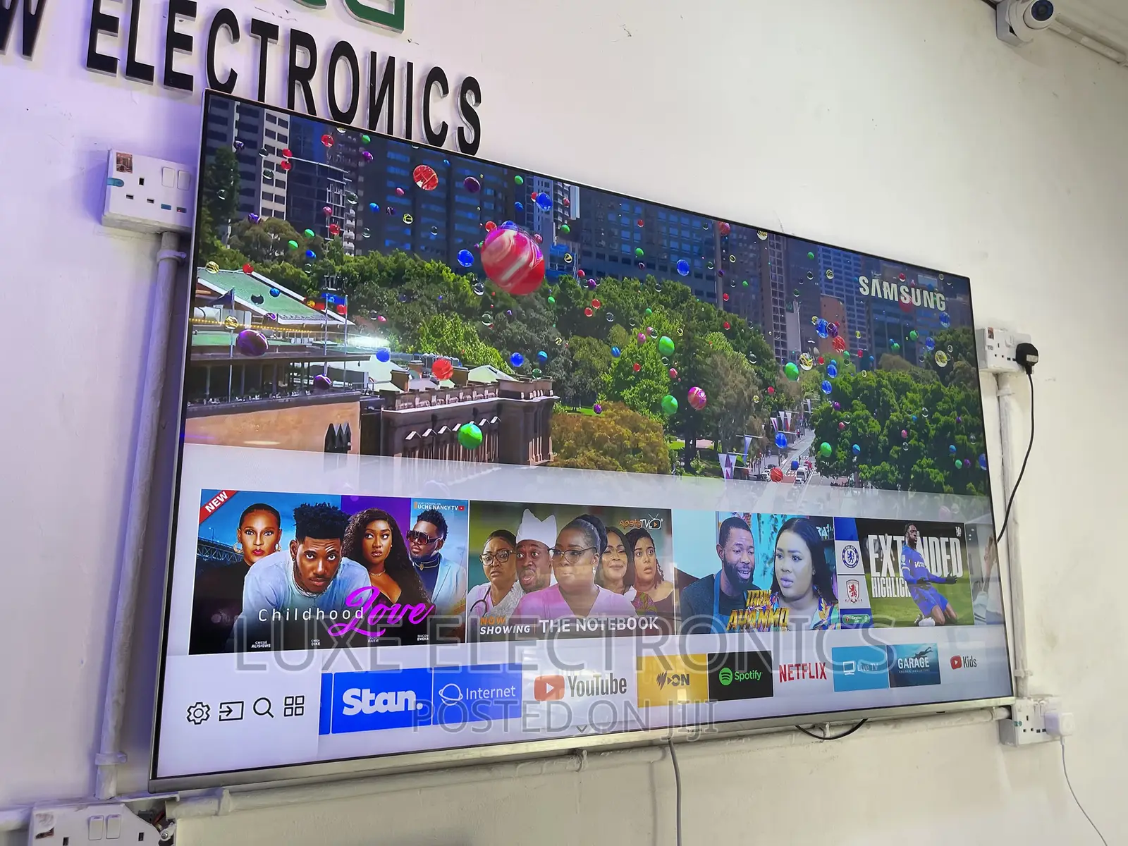 65 Inches Samsung Qled Smart Tv With One Connect Box