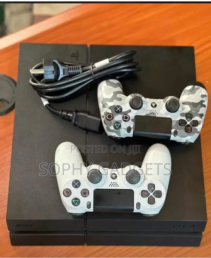 Playstation PS4 Fat With Two Pads