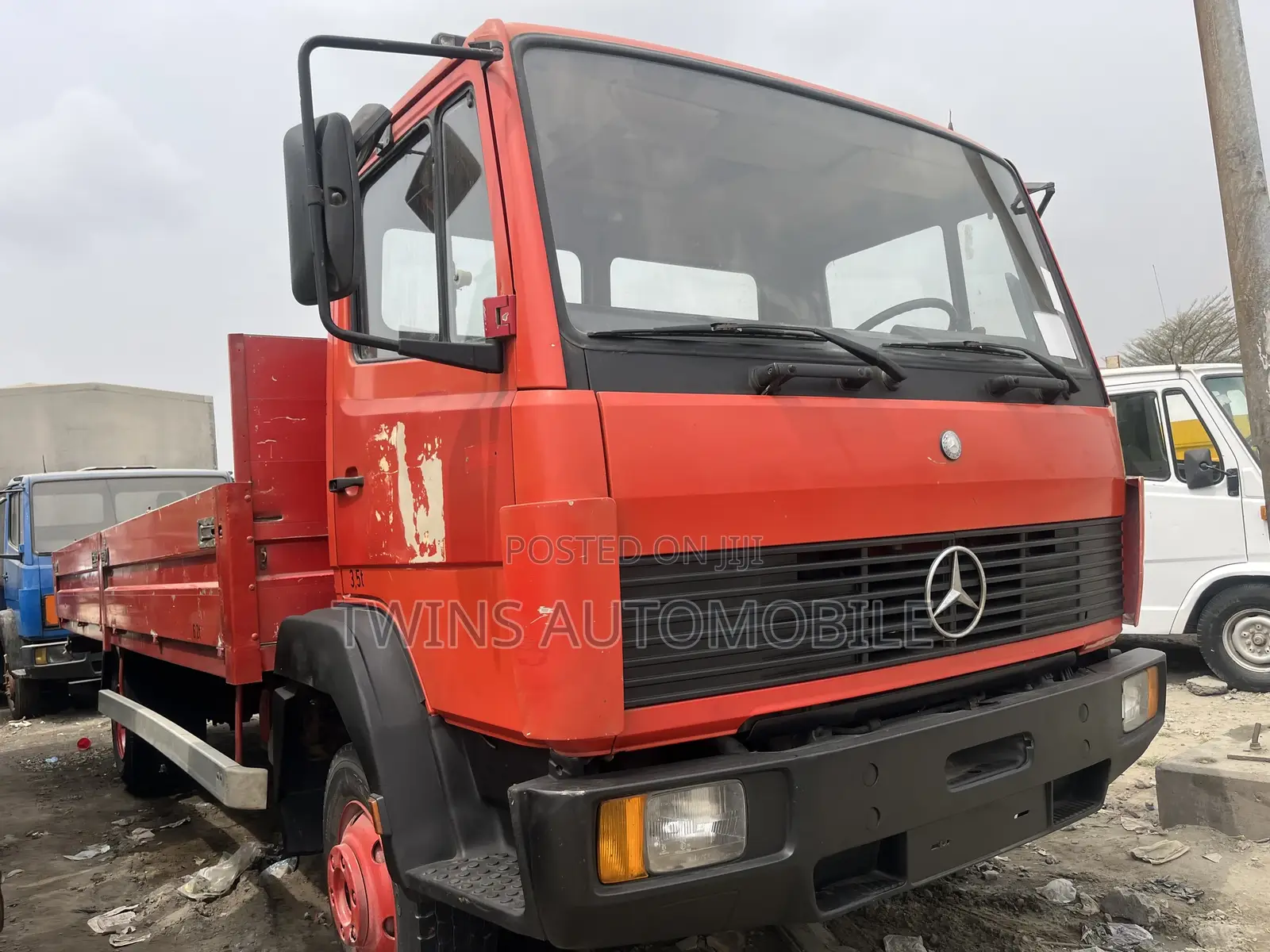 Mercedes-Benz 814 Follow Come Bucket