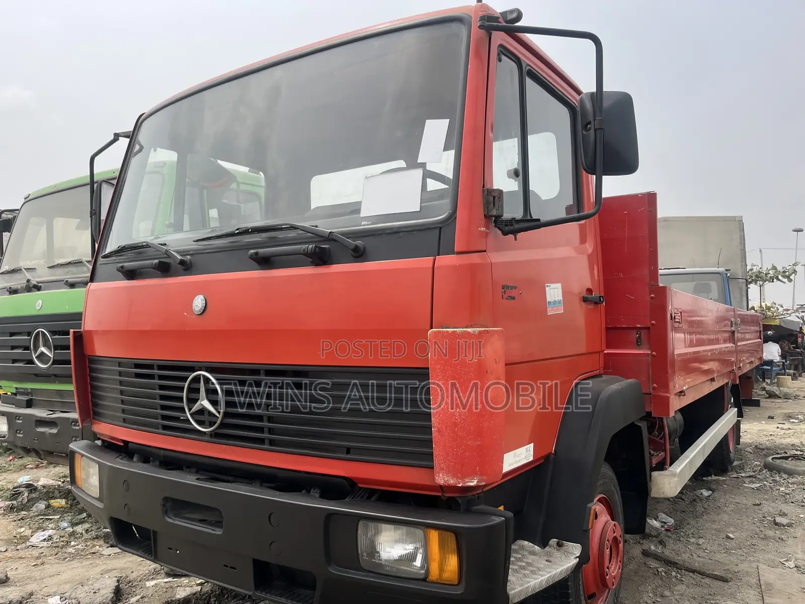Mercedes-Benz 814 Follow Come Bucket