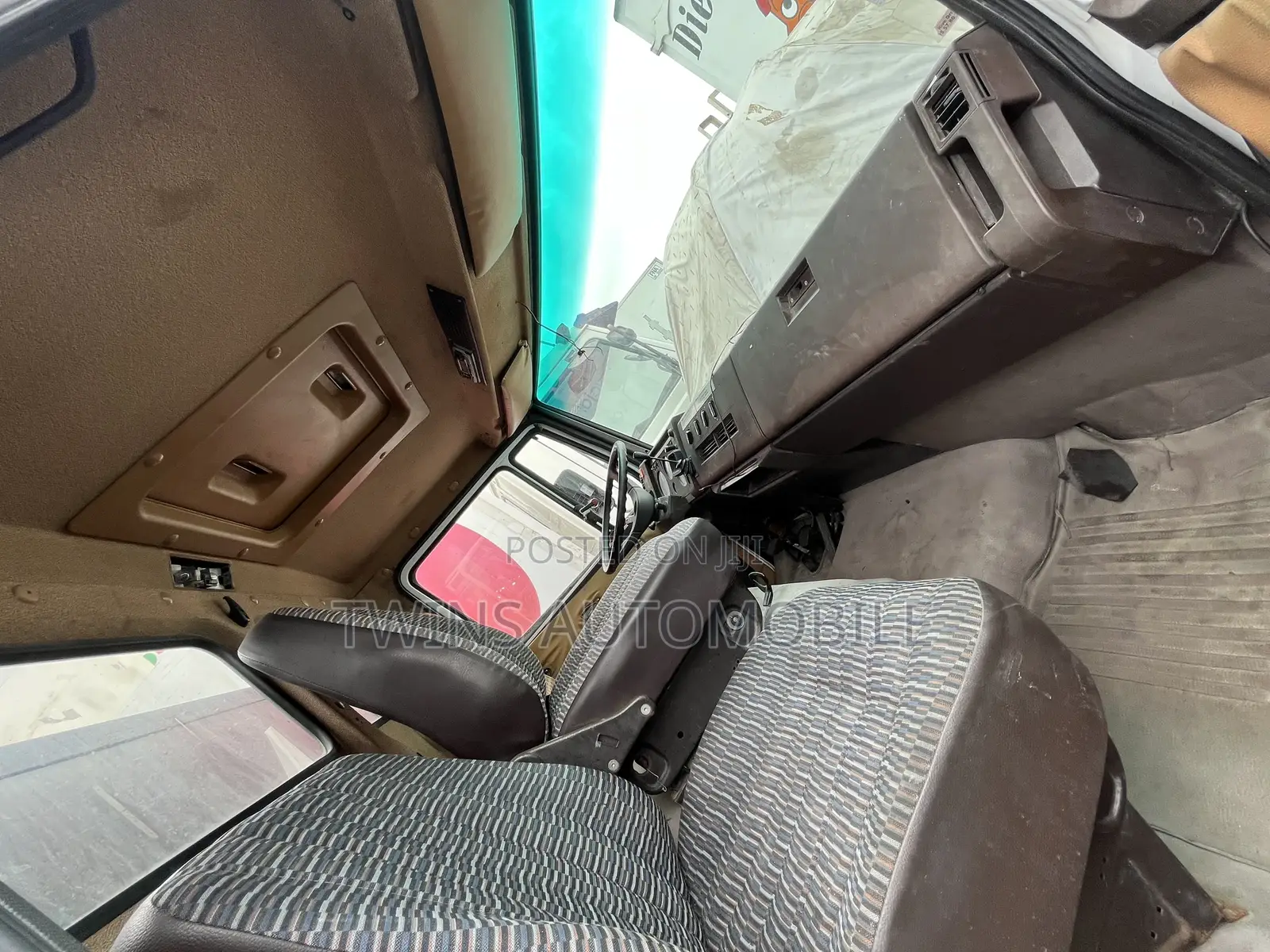 Mercedes-Benz 1114 8 Bolt