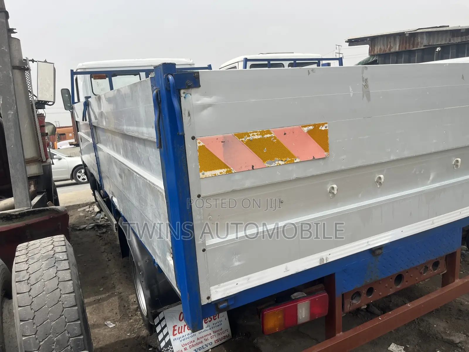 Mercedes-Benz 814 Bucket