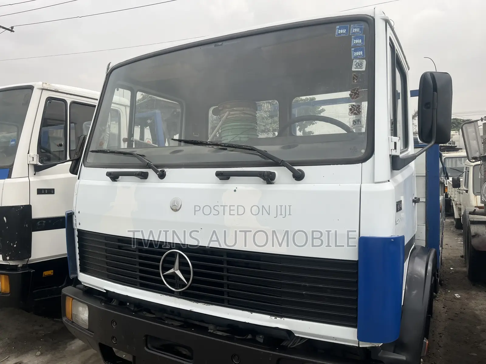 Mercedes-Benz 814 Bucket